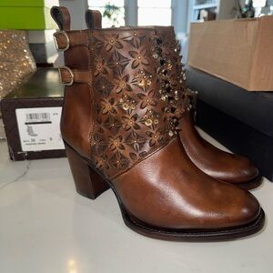 Cuadra brand Brown Floral Cutout Ankle Boots